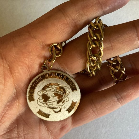 Vintage Retro Charm Bracelet New York World's Fair 1964-65 Souvenir Silver Gold - Picture 2 of 16